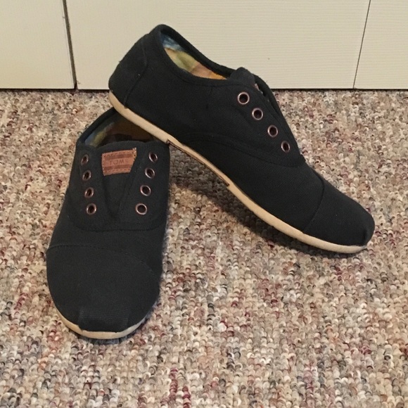 ‼Price Drop‼ TOMS slip on shoes - Picture 2 of 4
